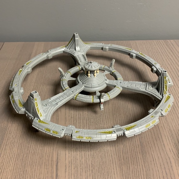 STAR TREK DEEP SPACE NINE DS9 SPACE STATION INCOMPLETE WORKS - Picture 3 of 6